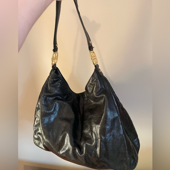 TORY BURCH destressed hobo Black Leather Shoulder Bag with Gold accents - Picture 3 of 12